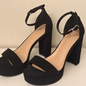 Chic Black Platform Sandals